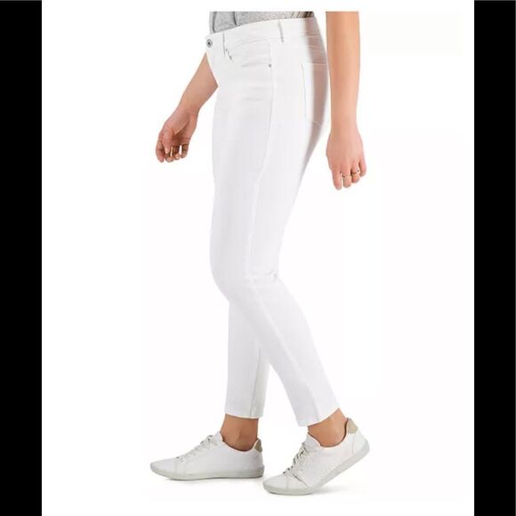 Style & Co white Curvy Skinny Leg jeans, size 10S - Picture 3 of 9